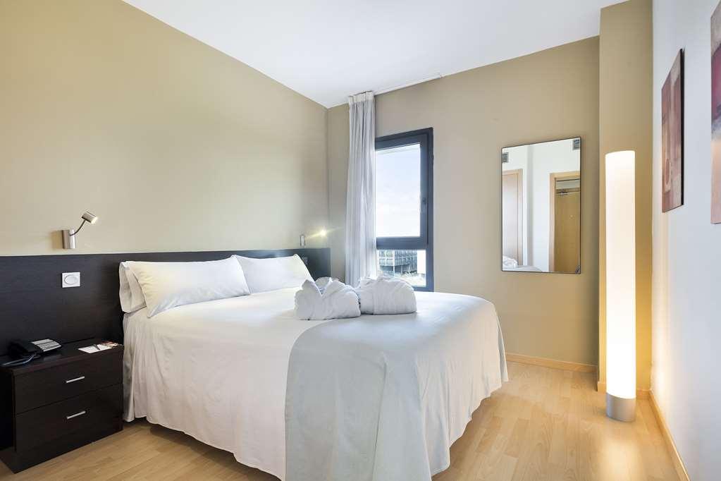 Apartamentos Tryp Madrid Airport Suites חדר תמונה