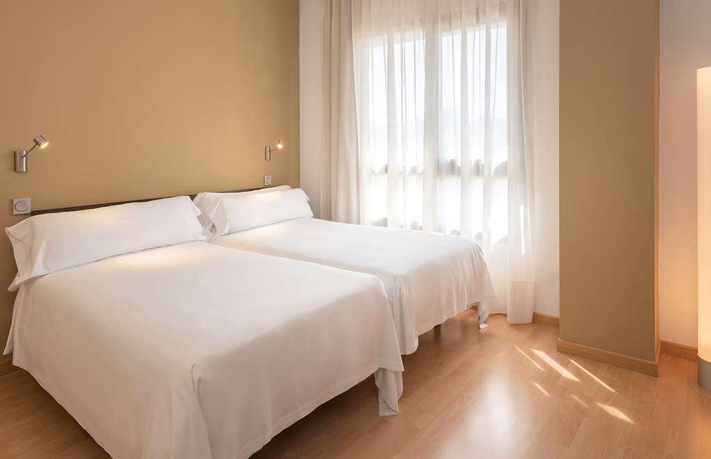 Apartamentos Tryp Madrid Airport Suites חדר תמונה