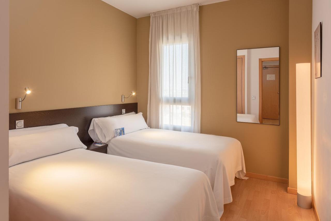 Apartamentos Tryp Madrid Airport Suites מראה חיצוני תמונה