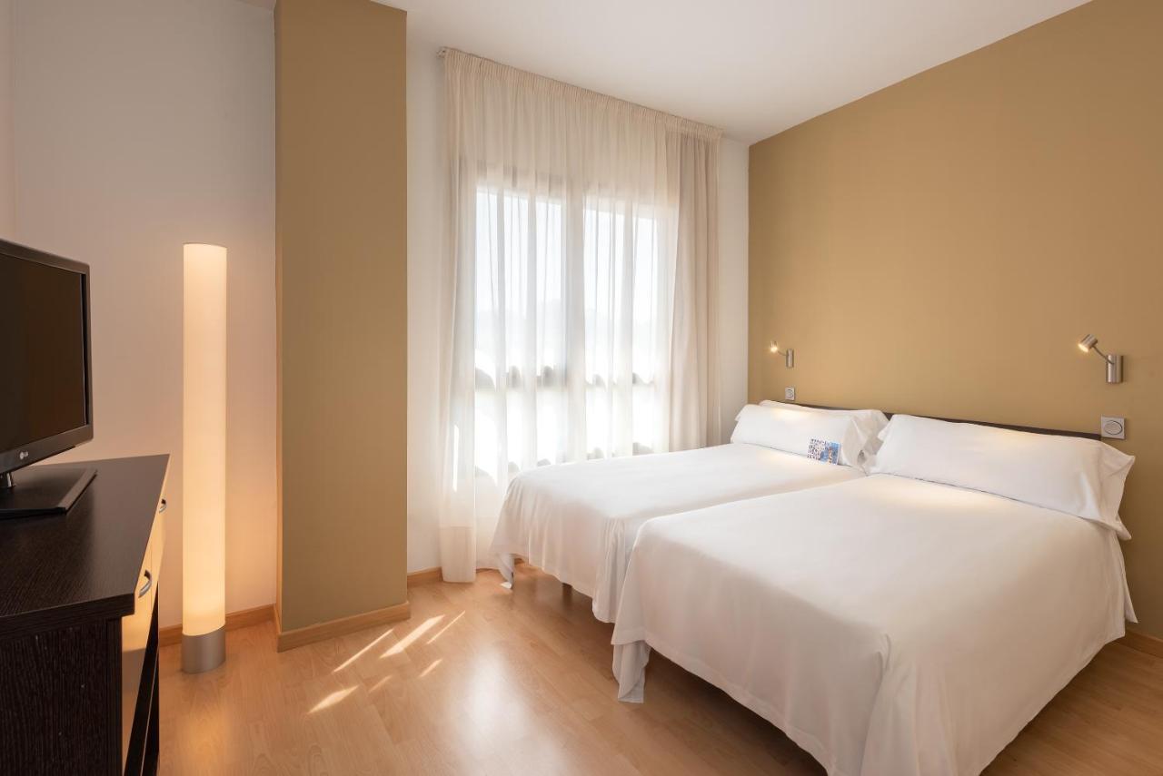 Apartamentos Tryp Madrid Airport Suites מראה חיצוני תמונה