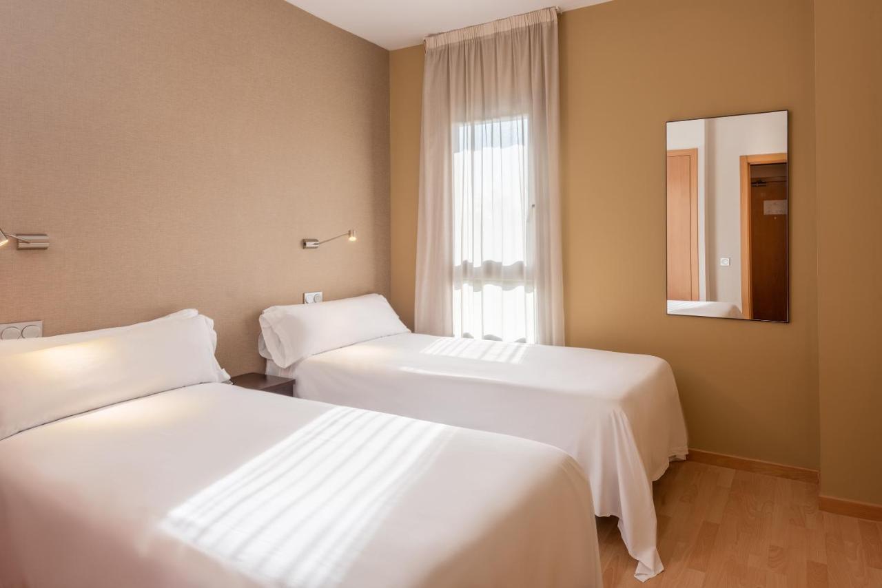 Apartamentos Tryp Madrid Airport Suites מראה חיצוני תמונה